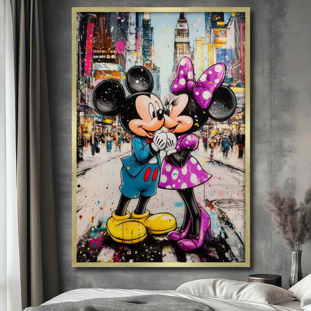 camera da letto con quadro topolino minnie bacio a new york colorato