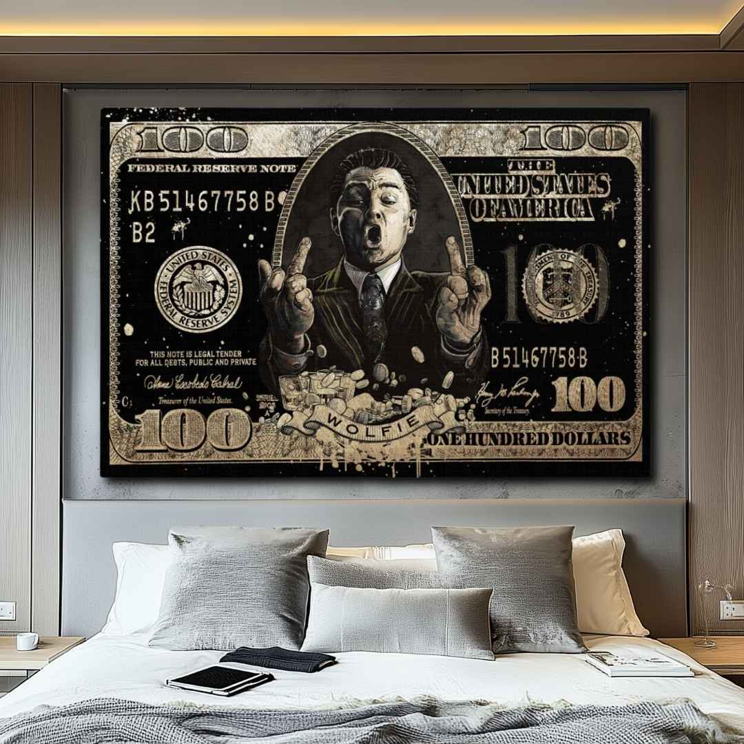 Tela pop art di banconota da 100$ con DiCaprio come Jordan Belfort in wolf of wall street, esibita in una camera da letto