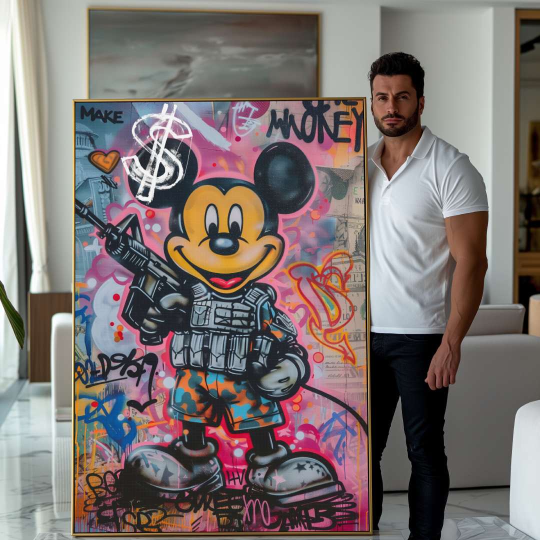 quadro moderno con topolino in stile street art con scritta 'make money', tenuto in mano da un ragazzo