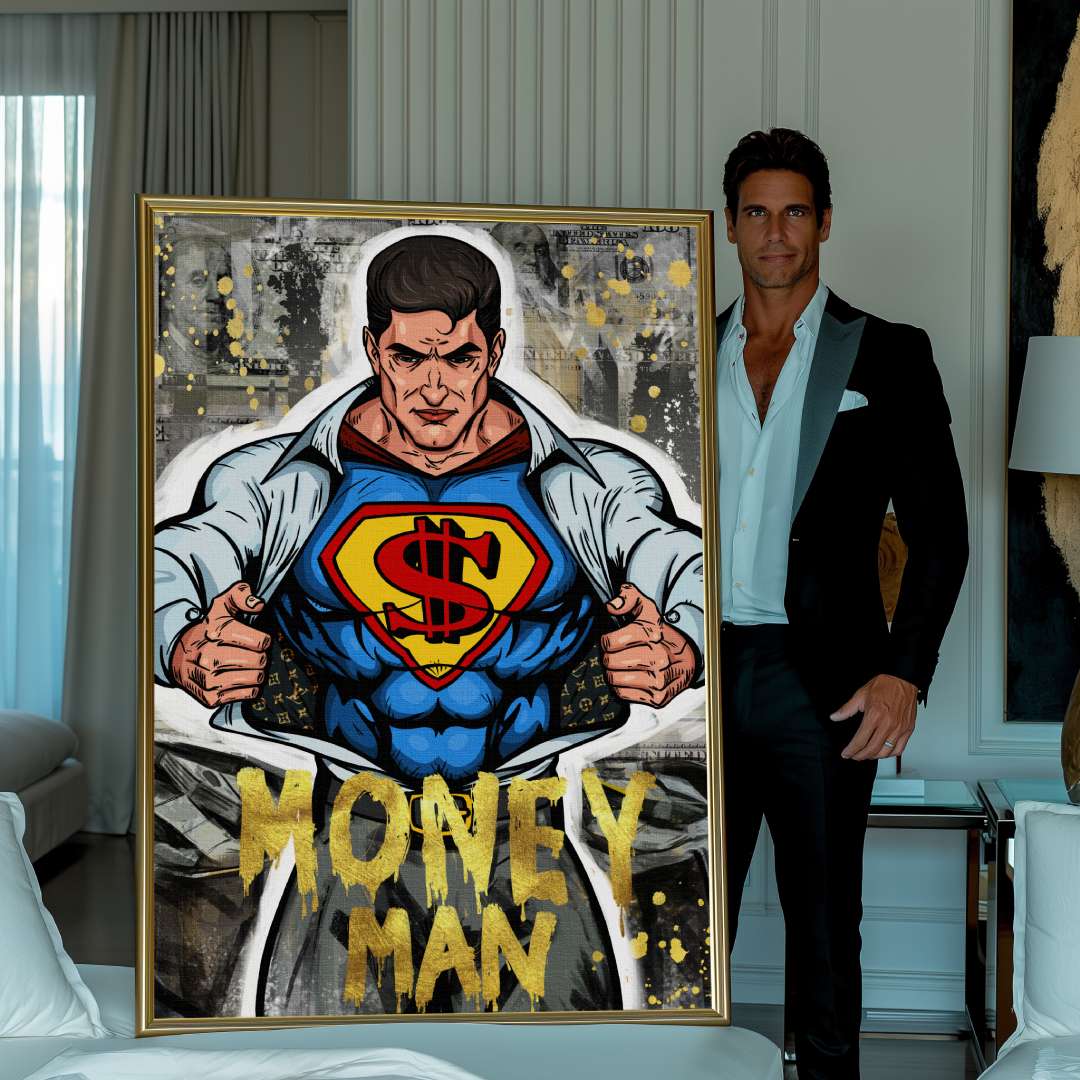 Uomo che mostra stampa su tela pop art di Superman con il simbolo '$' invece della 'S' classica, motivi lussuosi