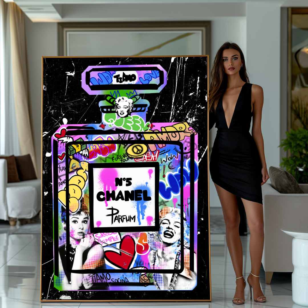 donna mostra quadro moderno chanel n5 pop art graffiti marilyn monroe audrey hepburn 