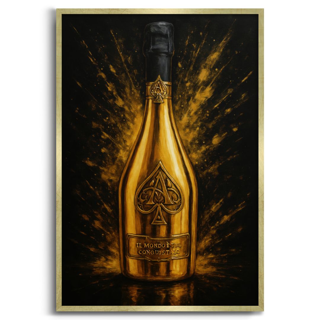 quadro moderno appeso con bottiglia di Champagne d'oro Armand de Brignac su sfondo nero e oro con cornice oro