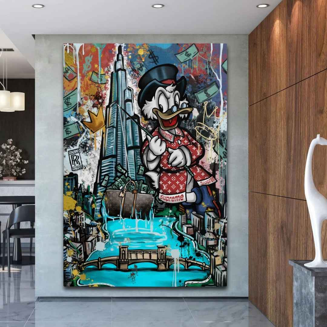 soggiorno appesa stampa su tela pop art di Dubai e Burj Khalifa con zio paperone in abito Louis Vuitton, motivi lussuosi